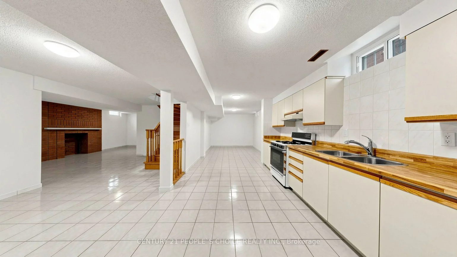 82, Embassy, East Woodbridge, Vaughan