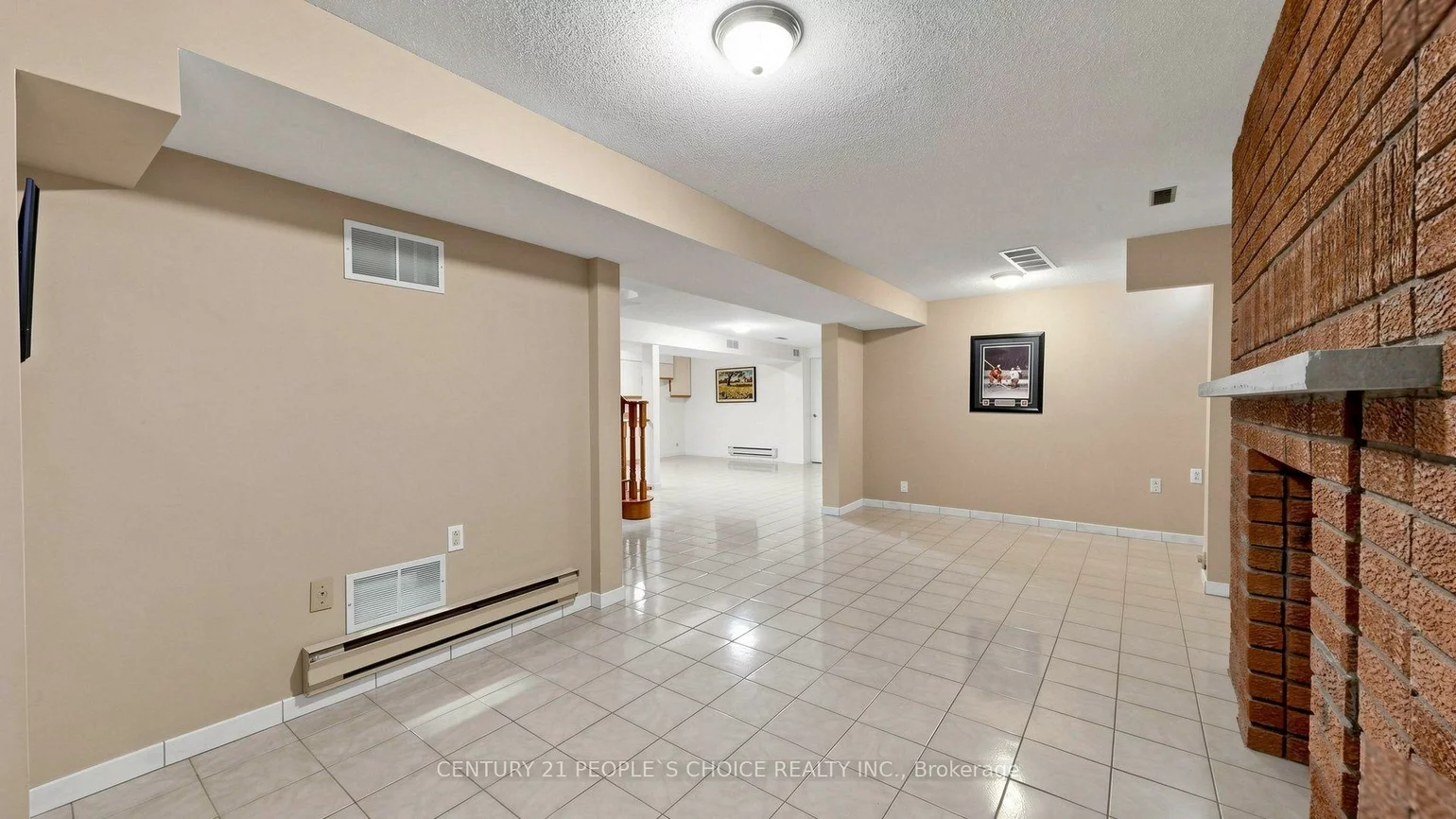 82, Embassy, East Woodbridge, Vaughan
