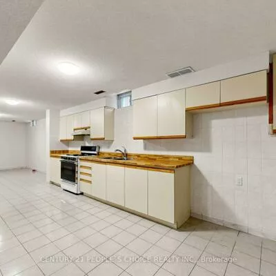 82, Embassy, East Woodbridge, Vaughan