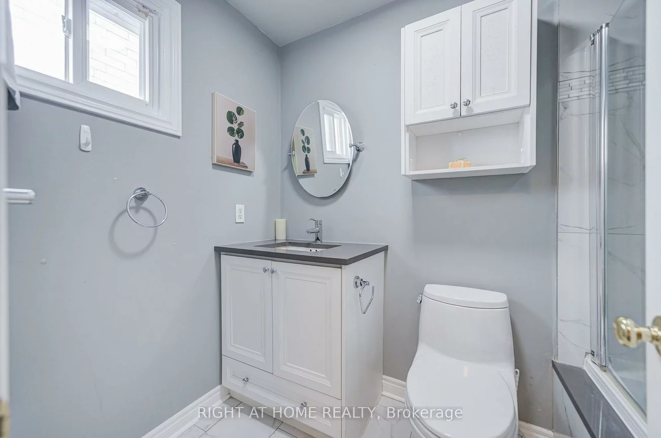 71, Bayhampton, Brownridge, Vaughan