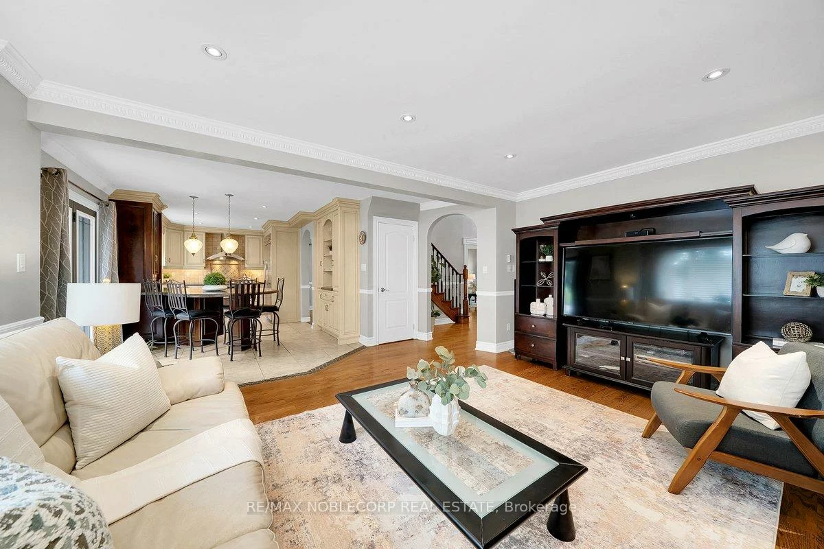 3, Castlehill, Maple, Vaughan