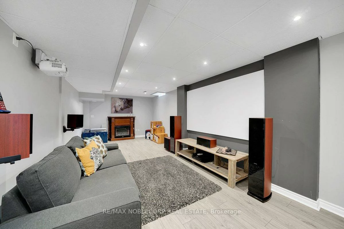 3, Castlehill, Maple, Vaughan