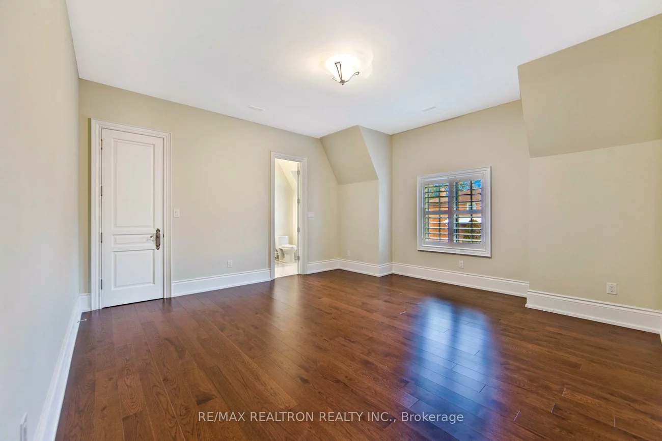 138, Centre, Uplands, Vaughan