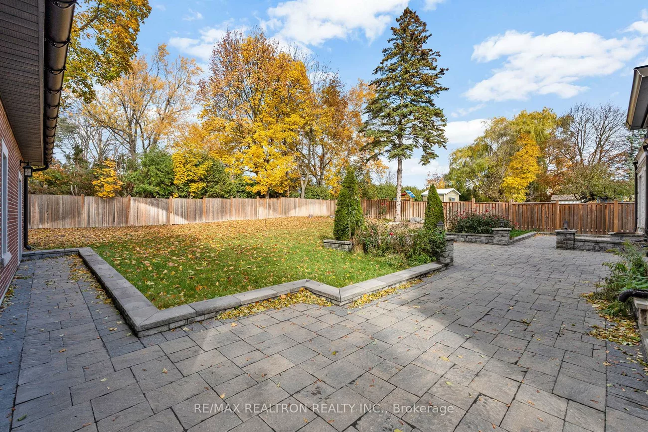 138, Centre, Uplands, Vaughan