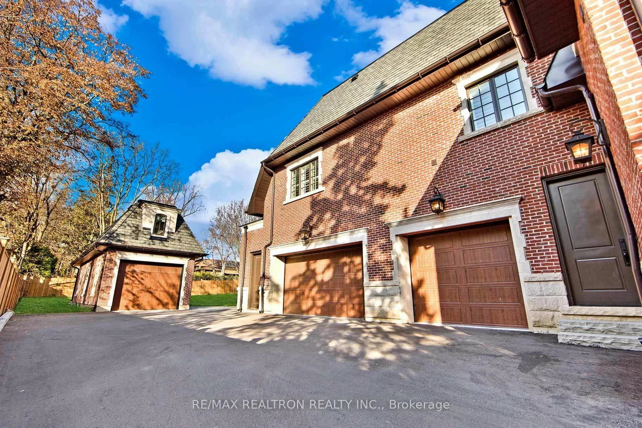 138, Centre, Uplands, Vaughan