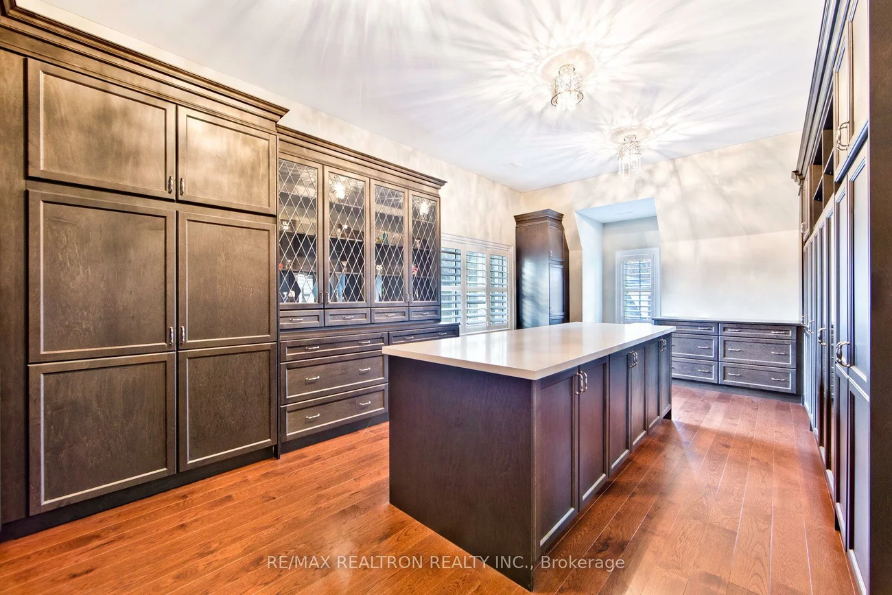 138, Centre, Uplands, Vaughan