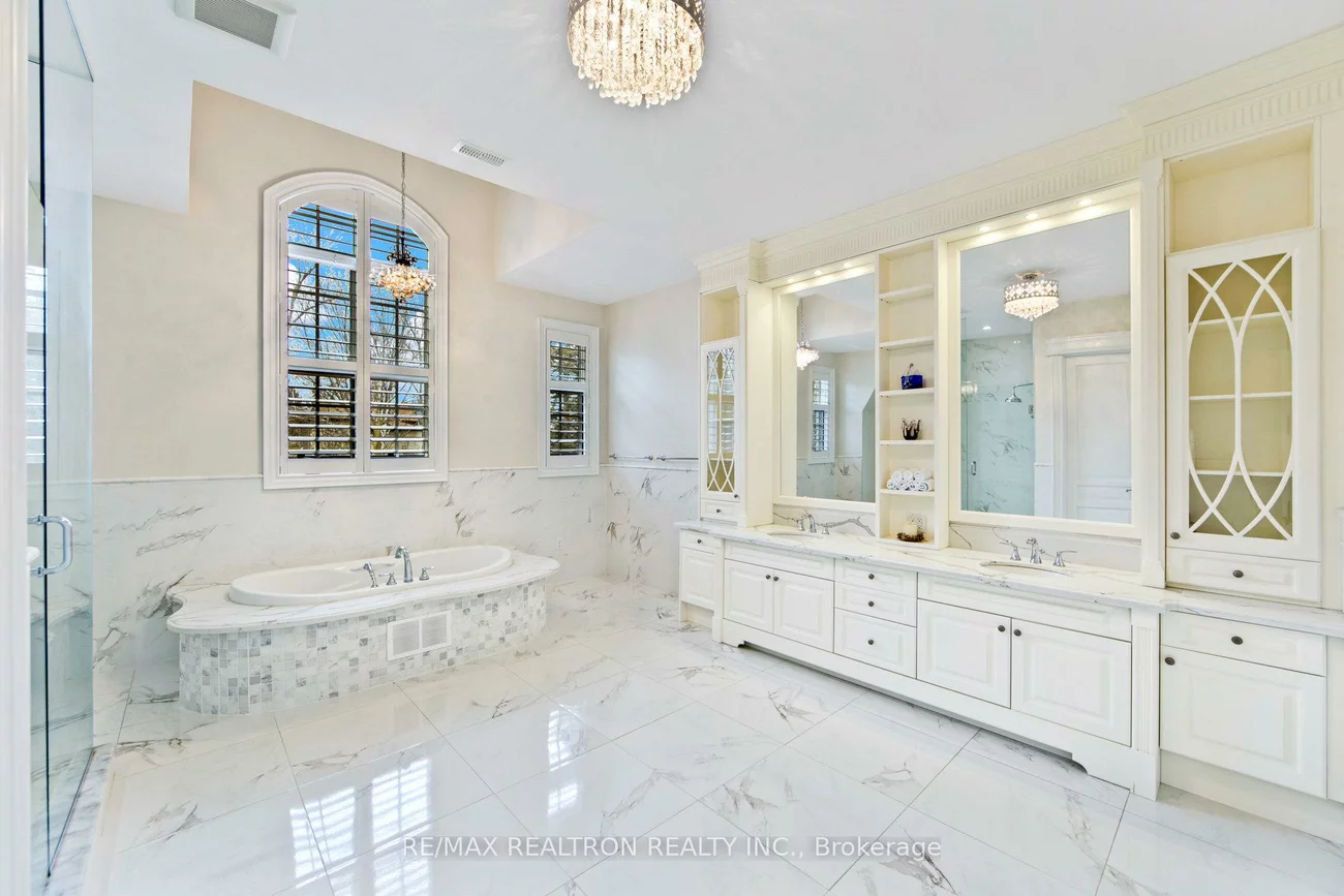 138, Centre, Uplands, Vaughan