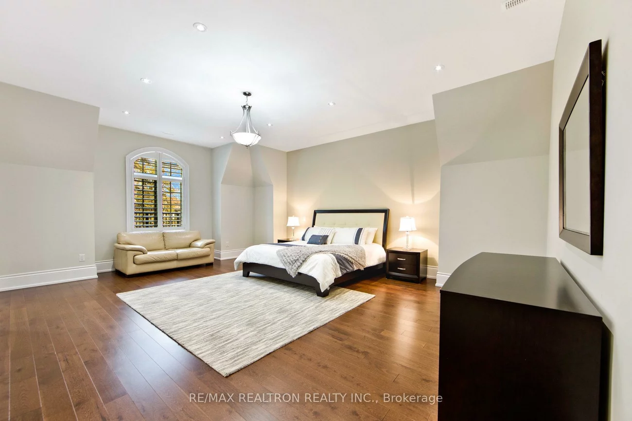 138, Centre, Uplands, Vaughan
