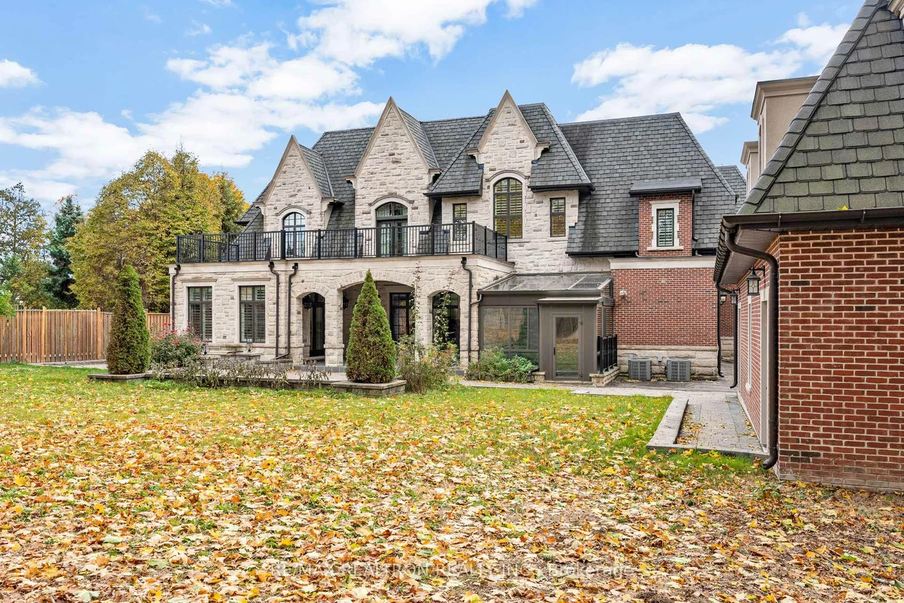 138, Centre, Uplands, Vaughan
