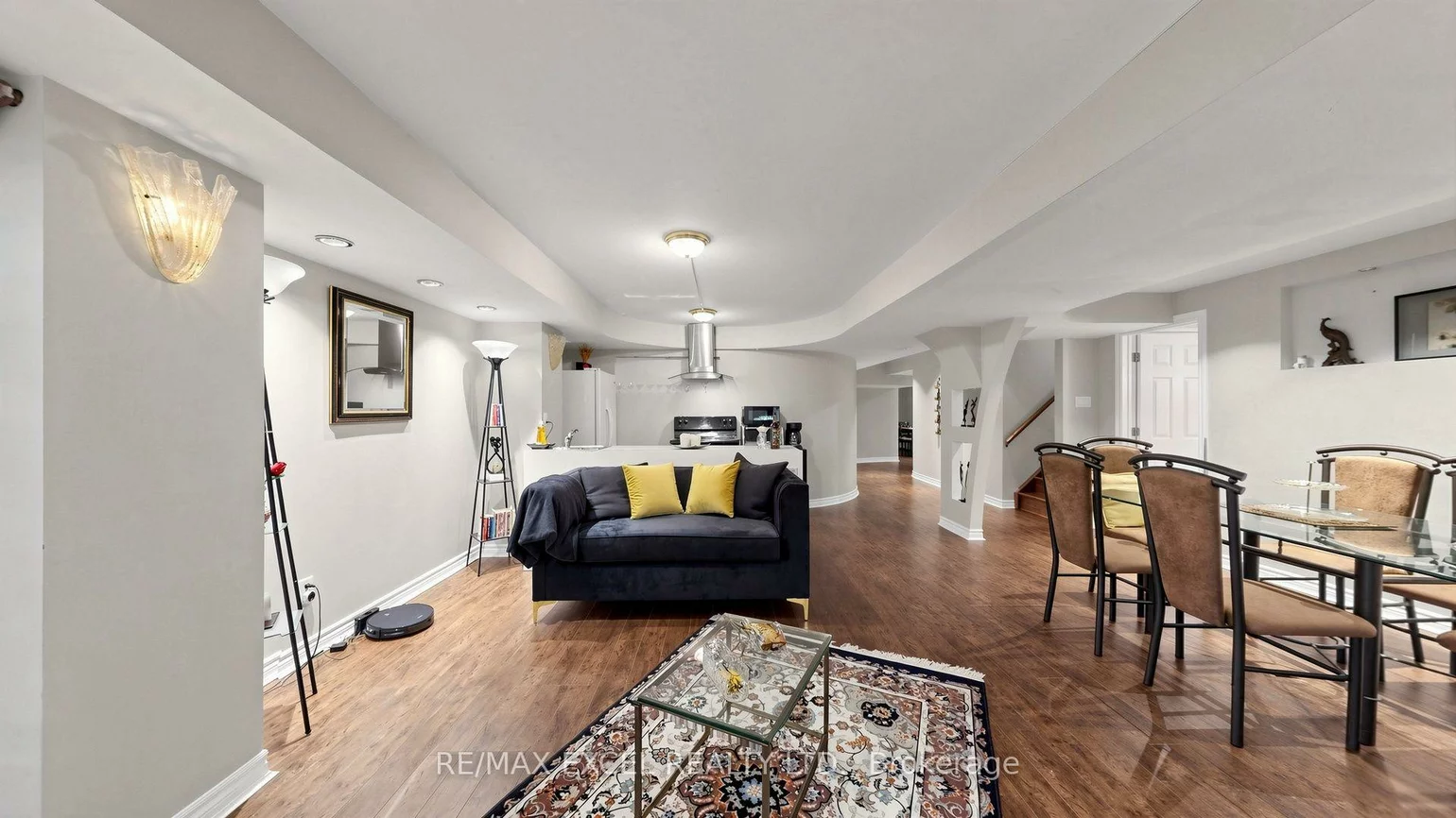 651, Via Romano, Patterson, Vaughan