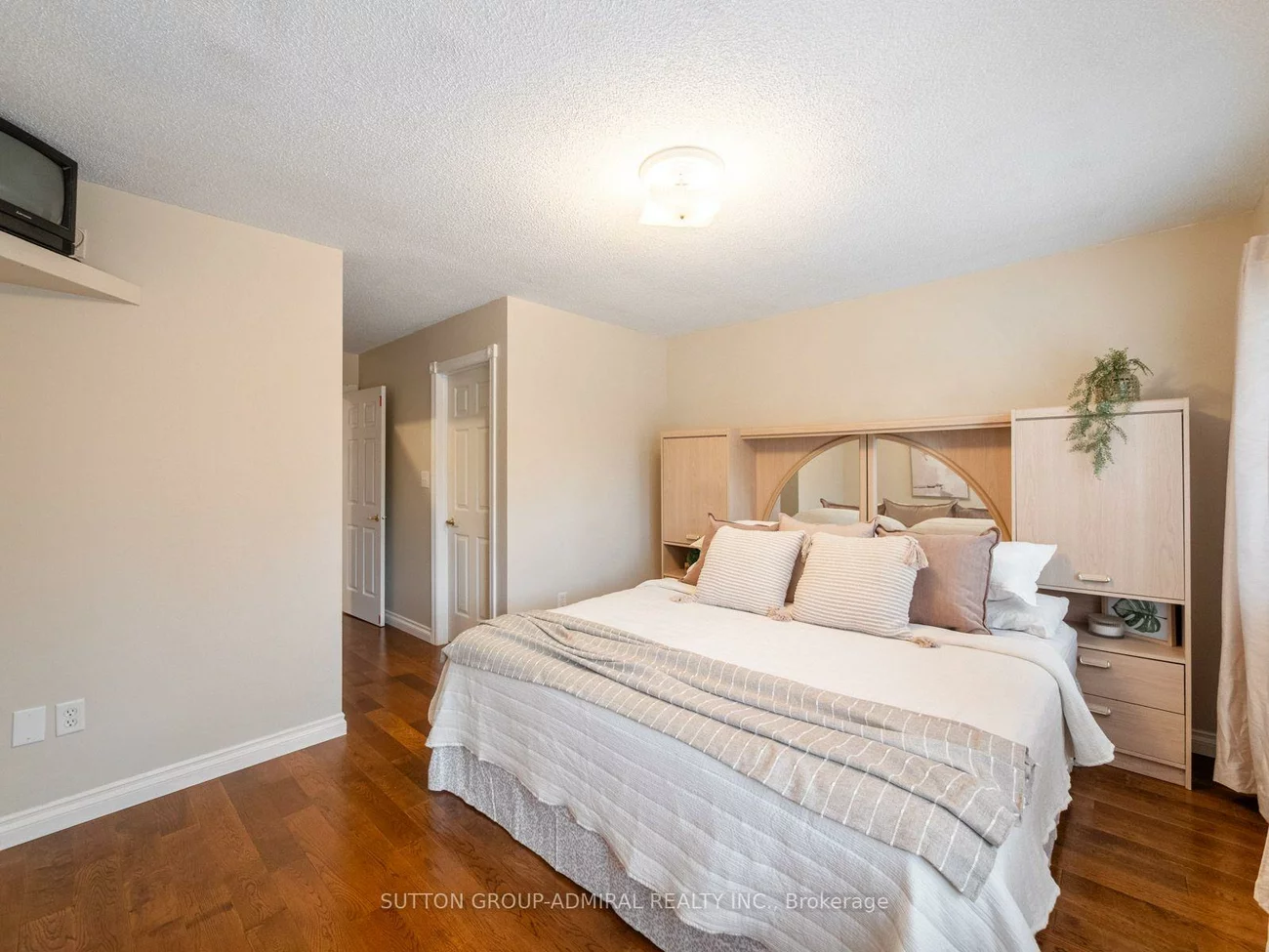 103, America, Vellore Village, Vaughan
