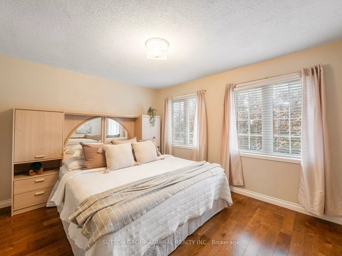 103, America, Vellore Village, Vaughan