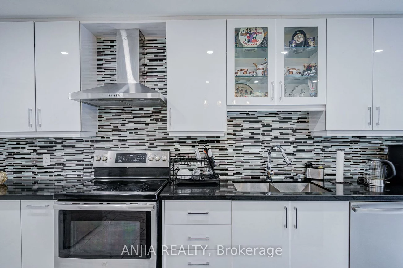 39, Millcroft, Brownridge, Vaughan