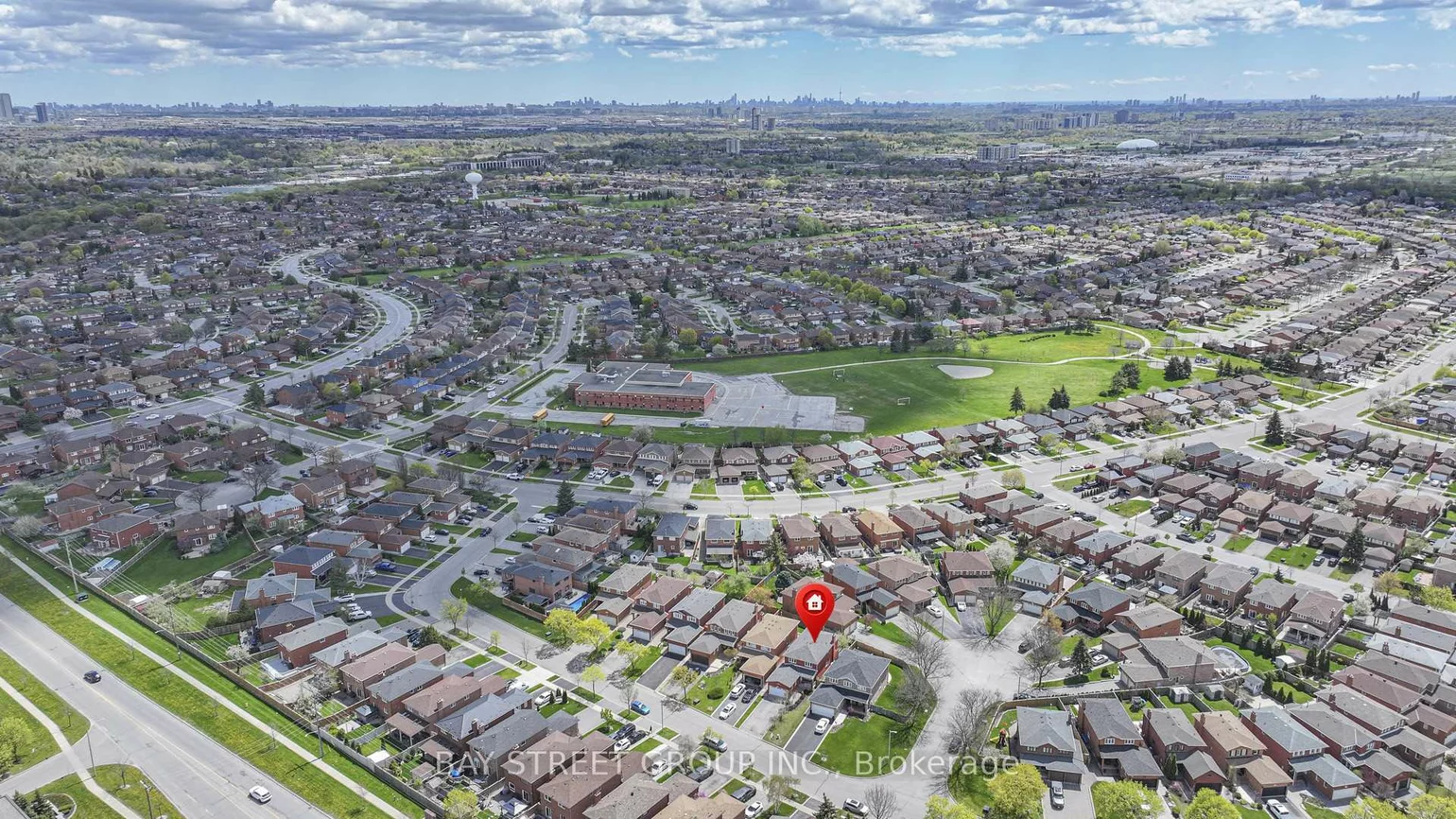 146, Cabinet, West Woodbridge, Vaughan