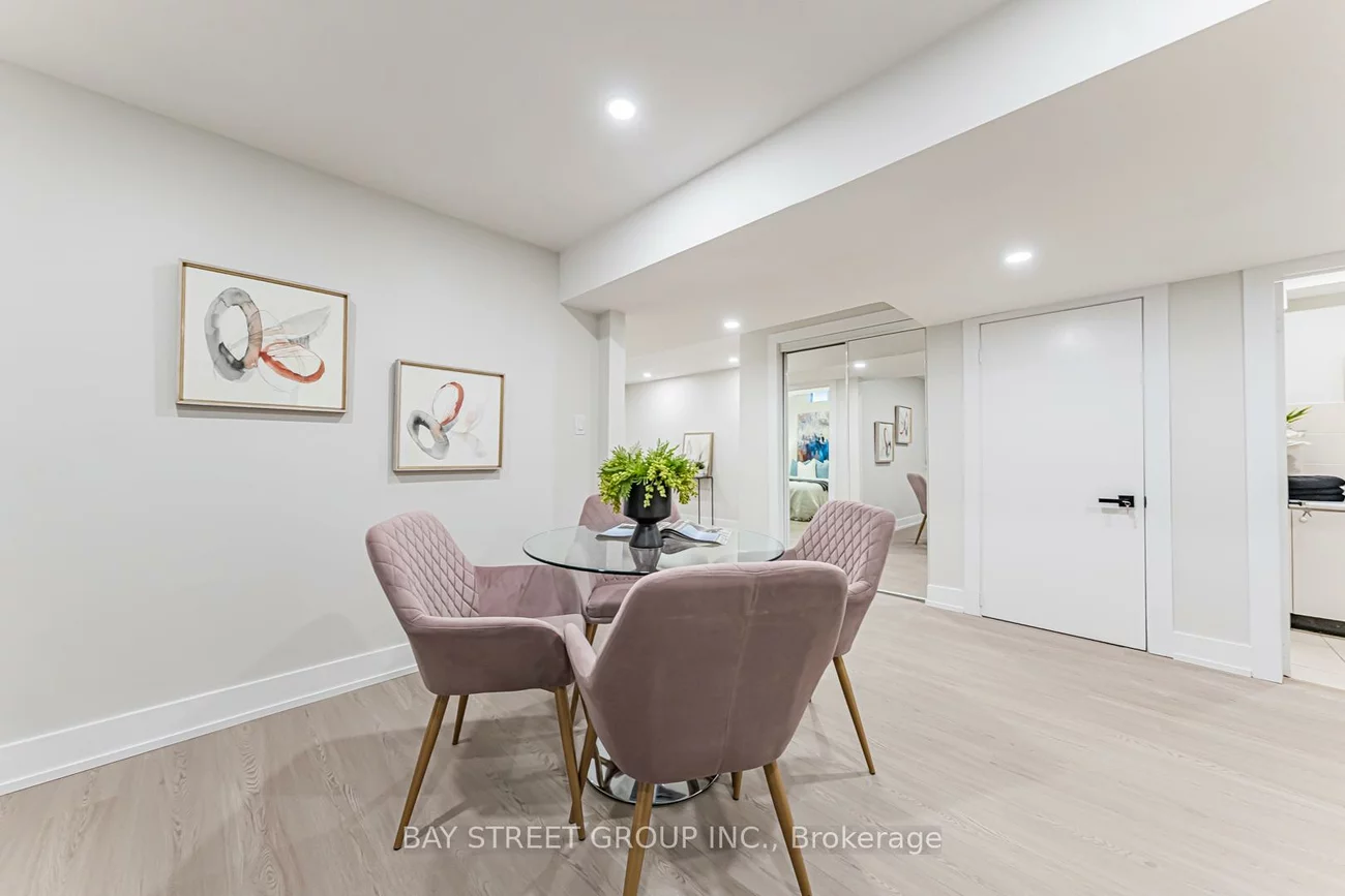 146, Cabinet, West Woodbridge, Vaughan