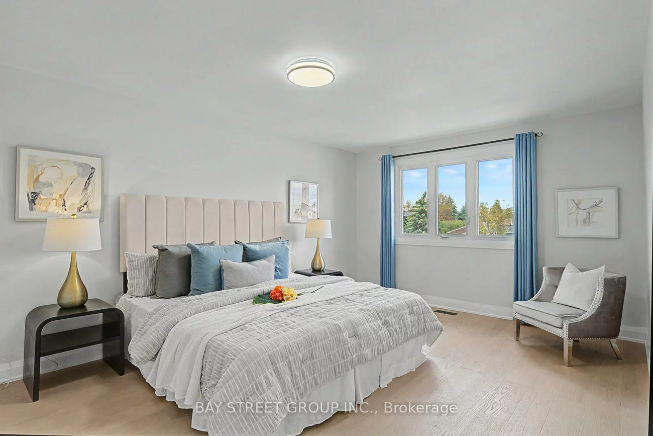 146, Cabinet, West Woodbridge, Vaughan