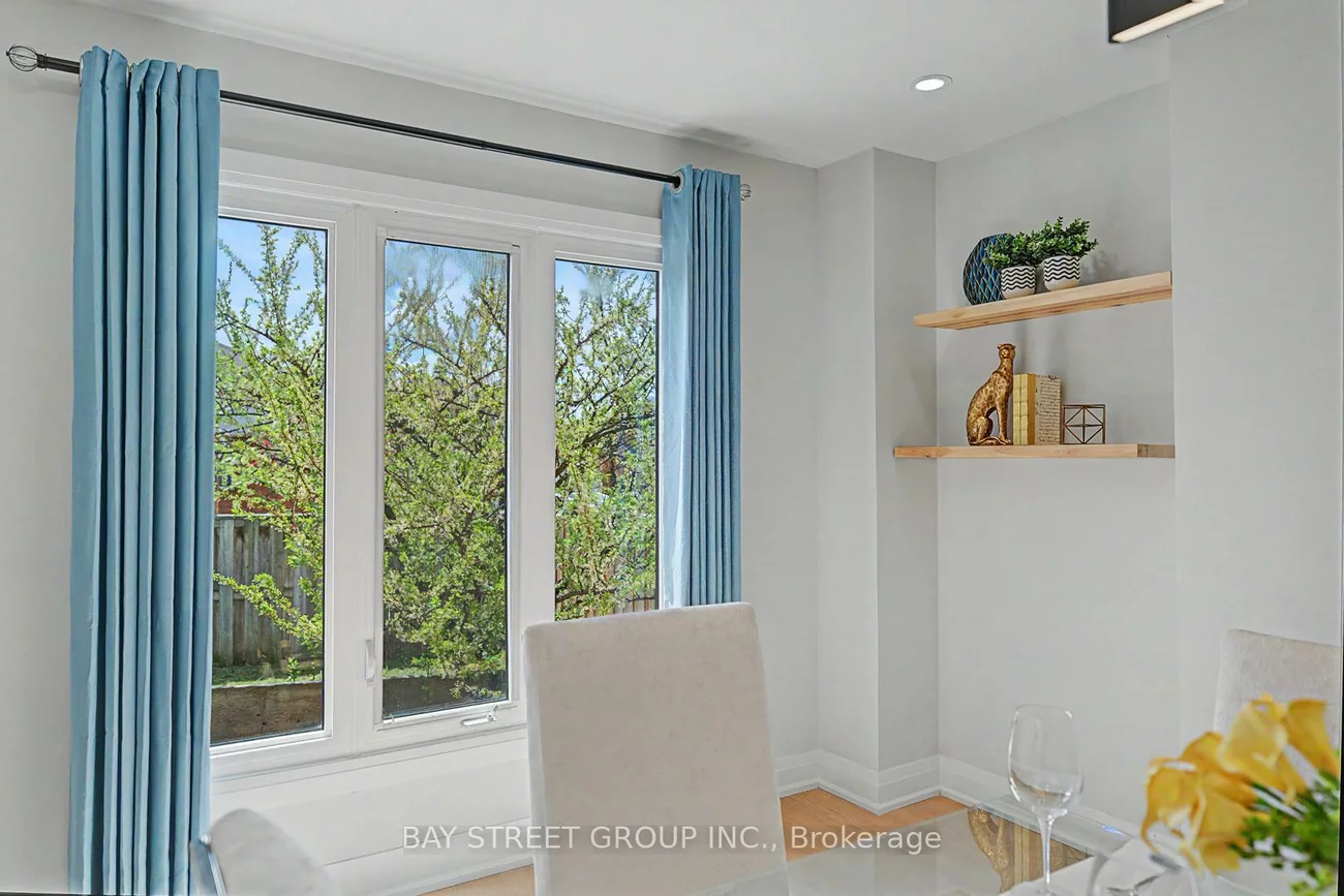 146, Cabinet, West Woodbridge, Vaughan