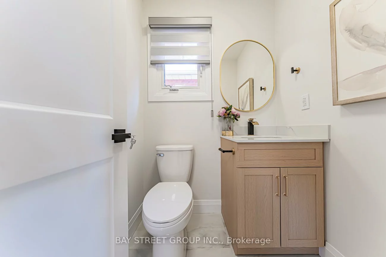 146, Cabinet, West Woodbridge, Vaughan