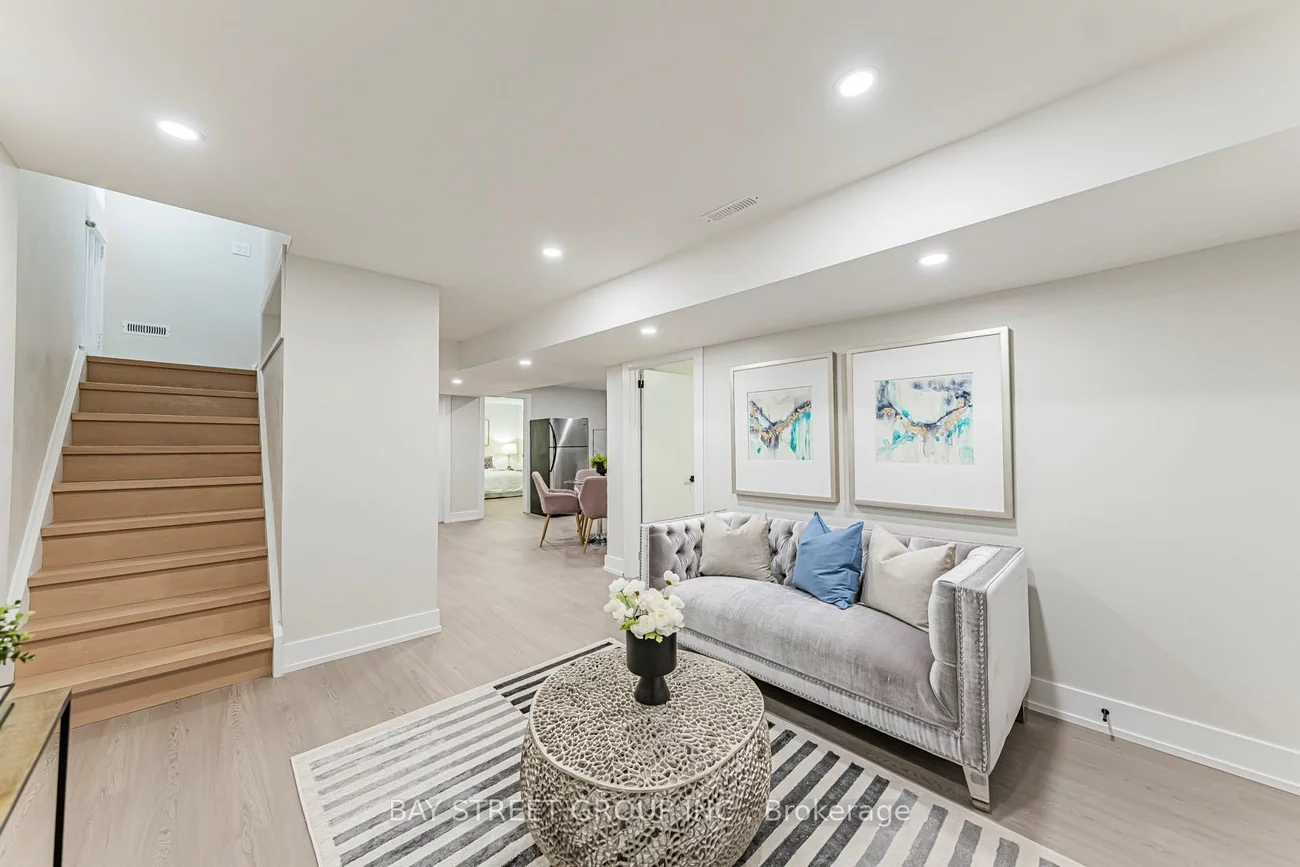 146, Cabinet, West Woodbridge, Vaughan