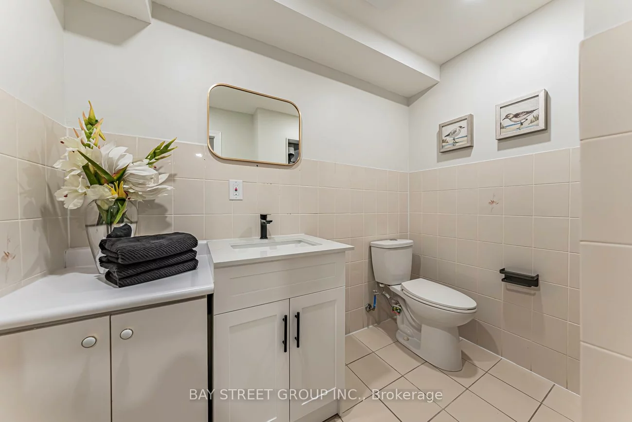 146, Cabinet, West Woodbridge, Vaughan