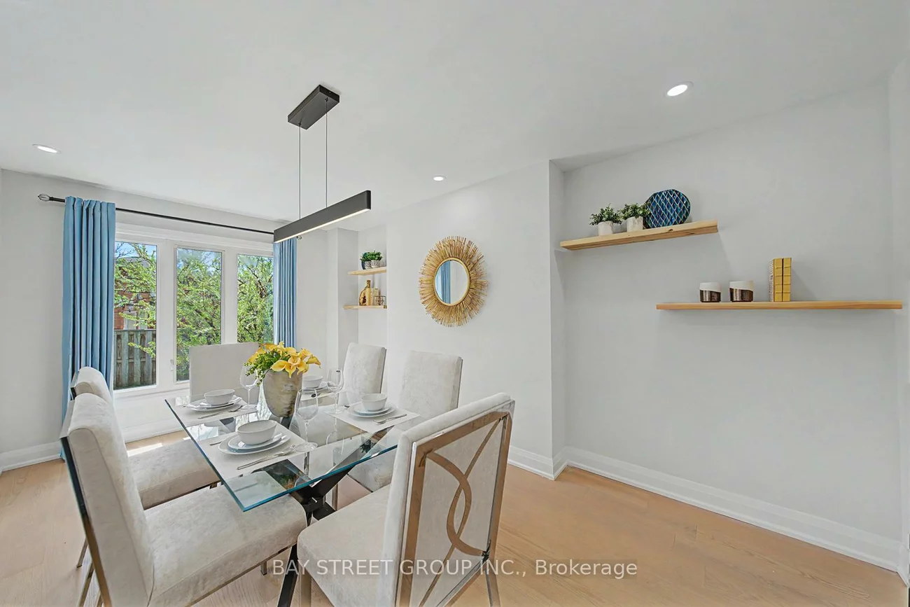 146, Cabinet, West Woodbridge, Vaughan