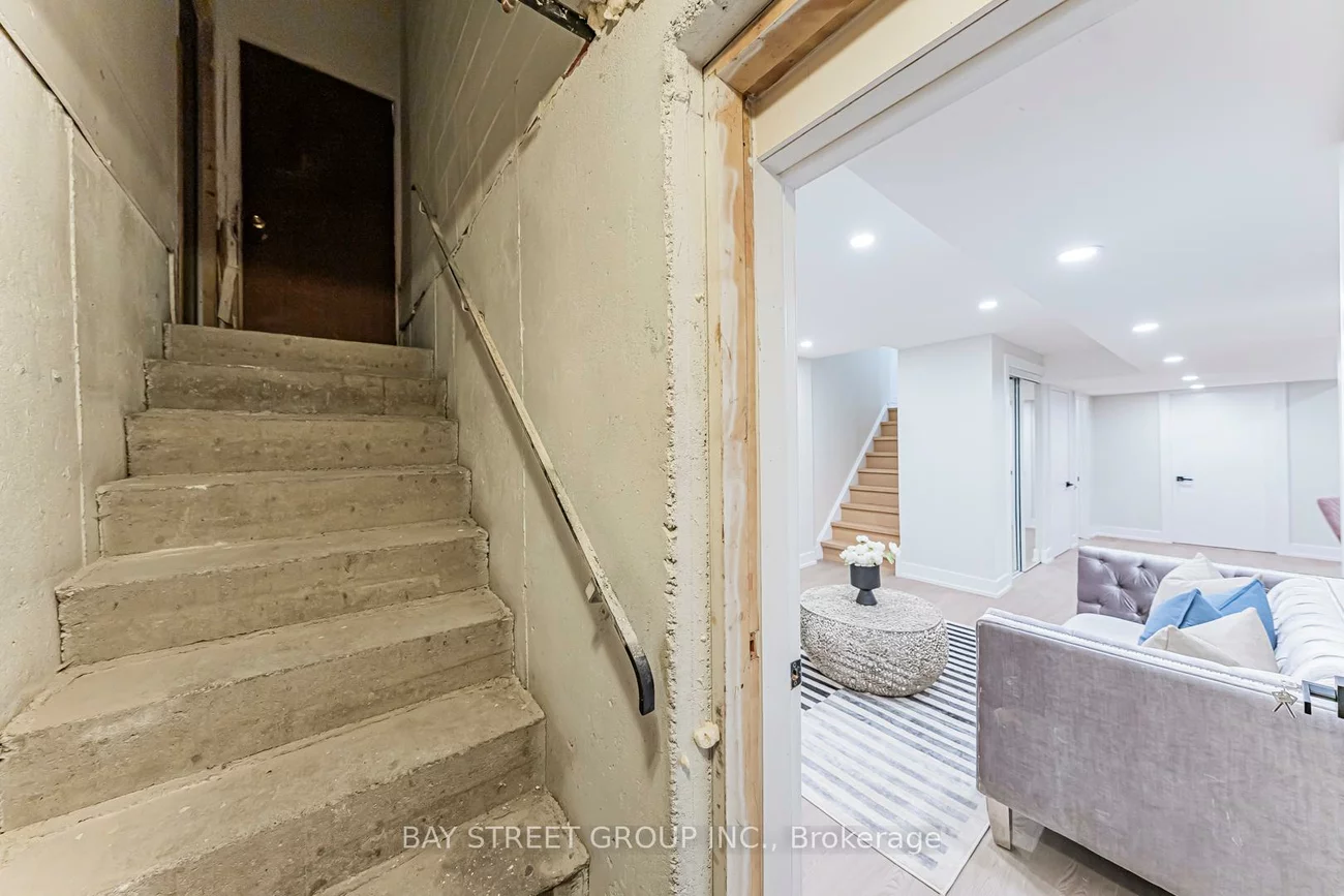 146, Cabinet, West Woodbridge, Vaughan