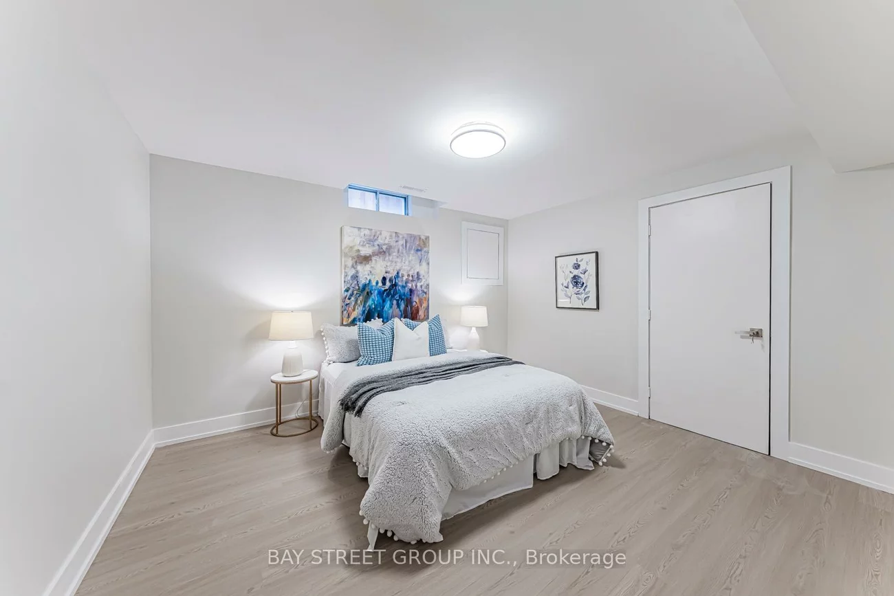 146, Cabinet, West Woodbridge, Vaughan