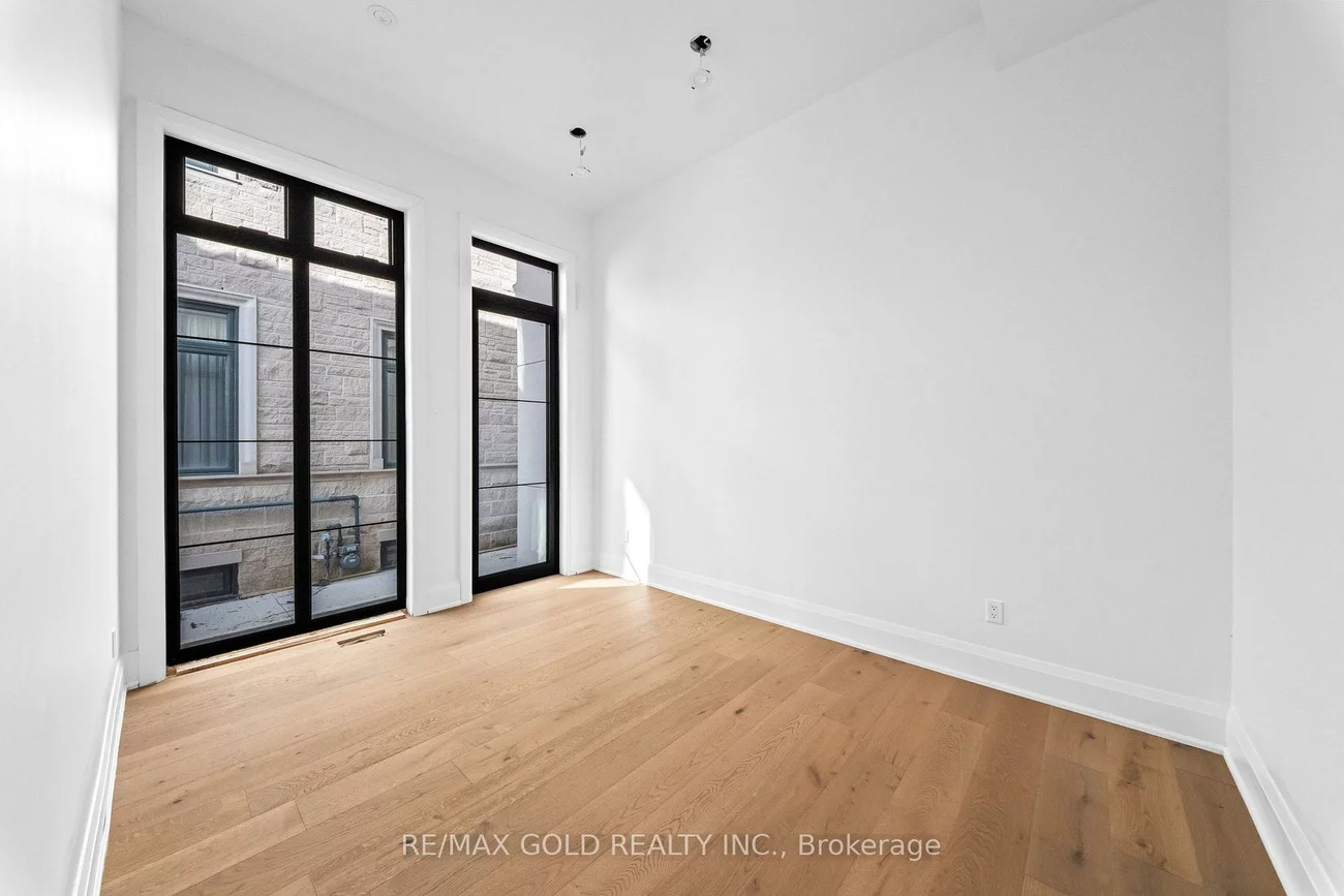 15, Mckenzie, Vaughan Grove, Vaughan