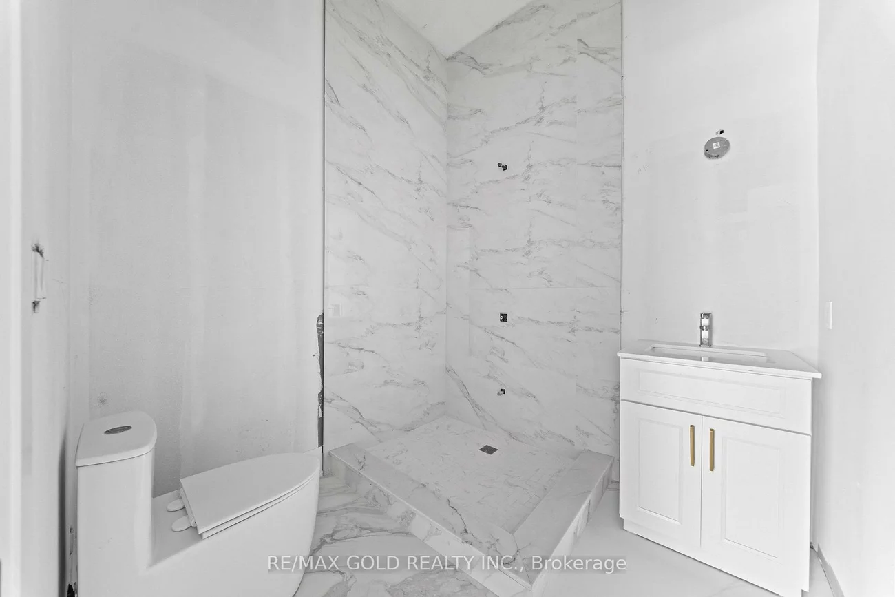 15, Mckenzie, Vaughan Grove, Vaughan