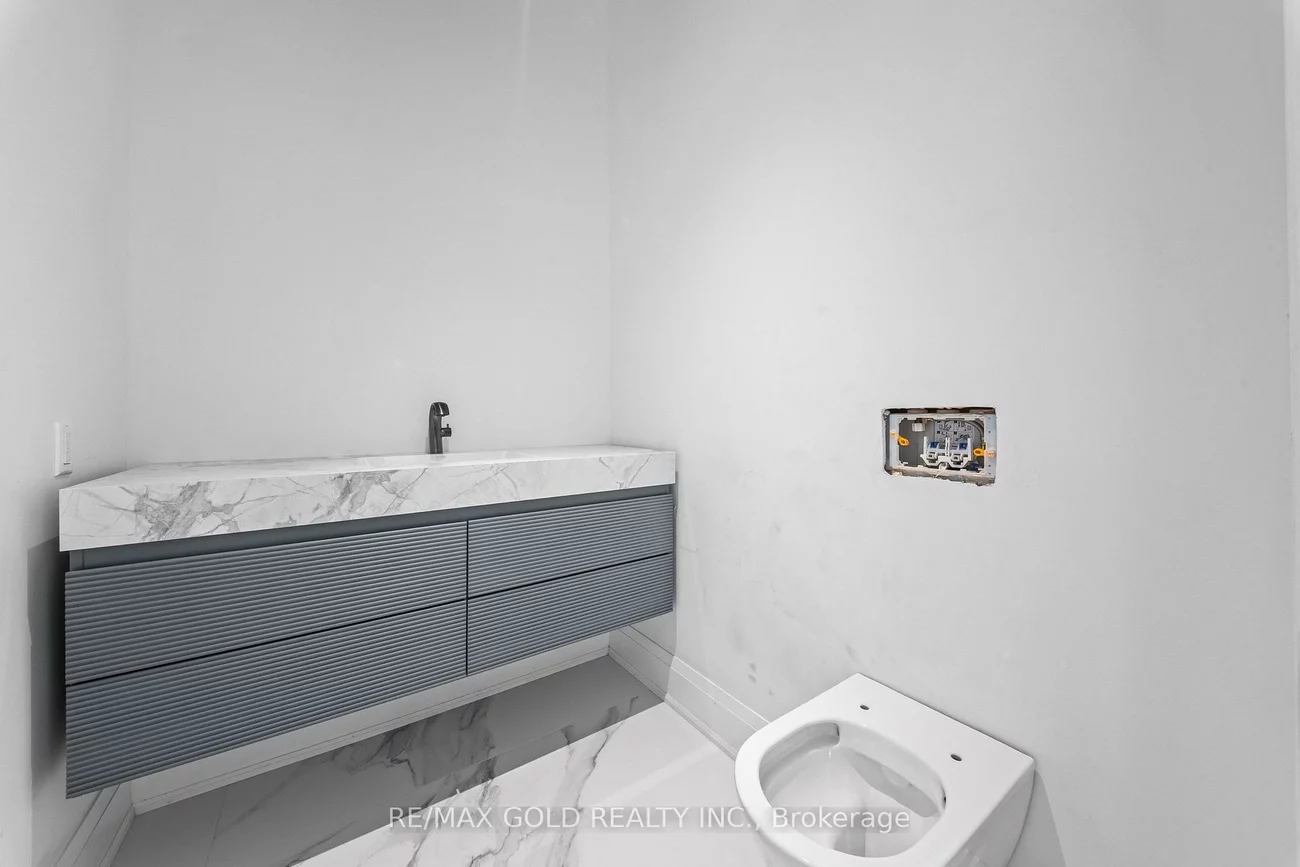 15, Mckenzie, Vaughan Grove, Vaughan