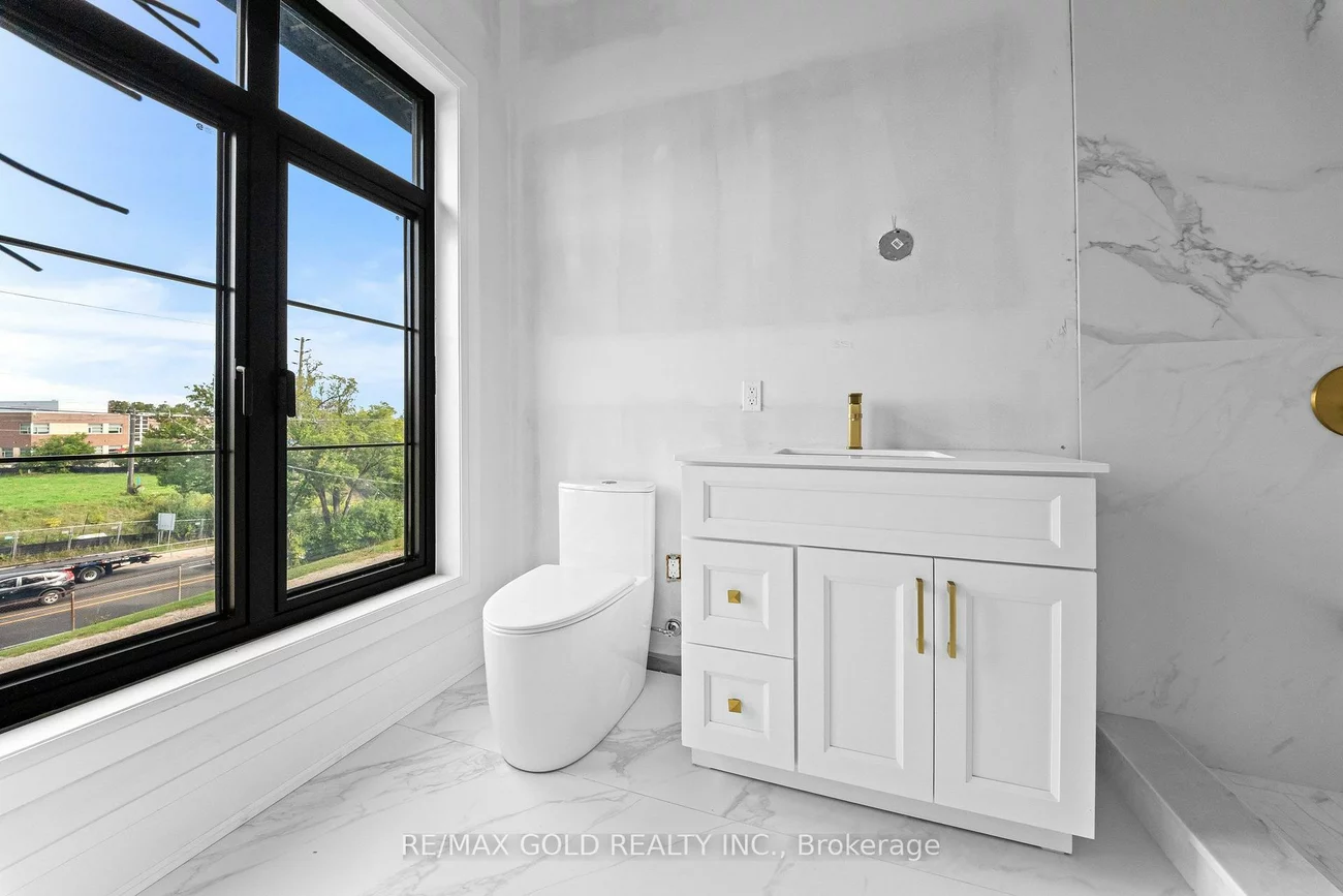 15, Mckenzie, Vaughan Grove, Vaughan