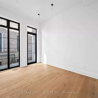 15, Mckenzie, Vaughan Grove, Vaughan