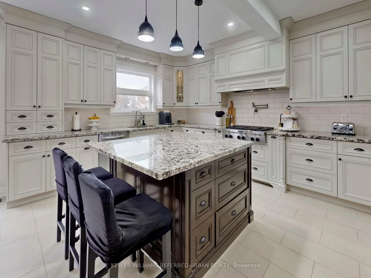 208, Maria Antonia, Vellore Village, Vaughan