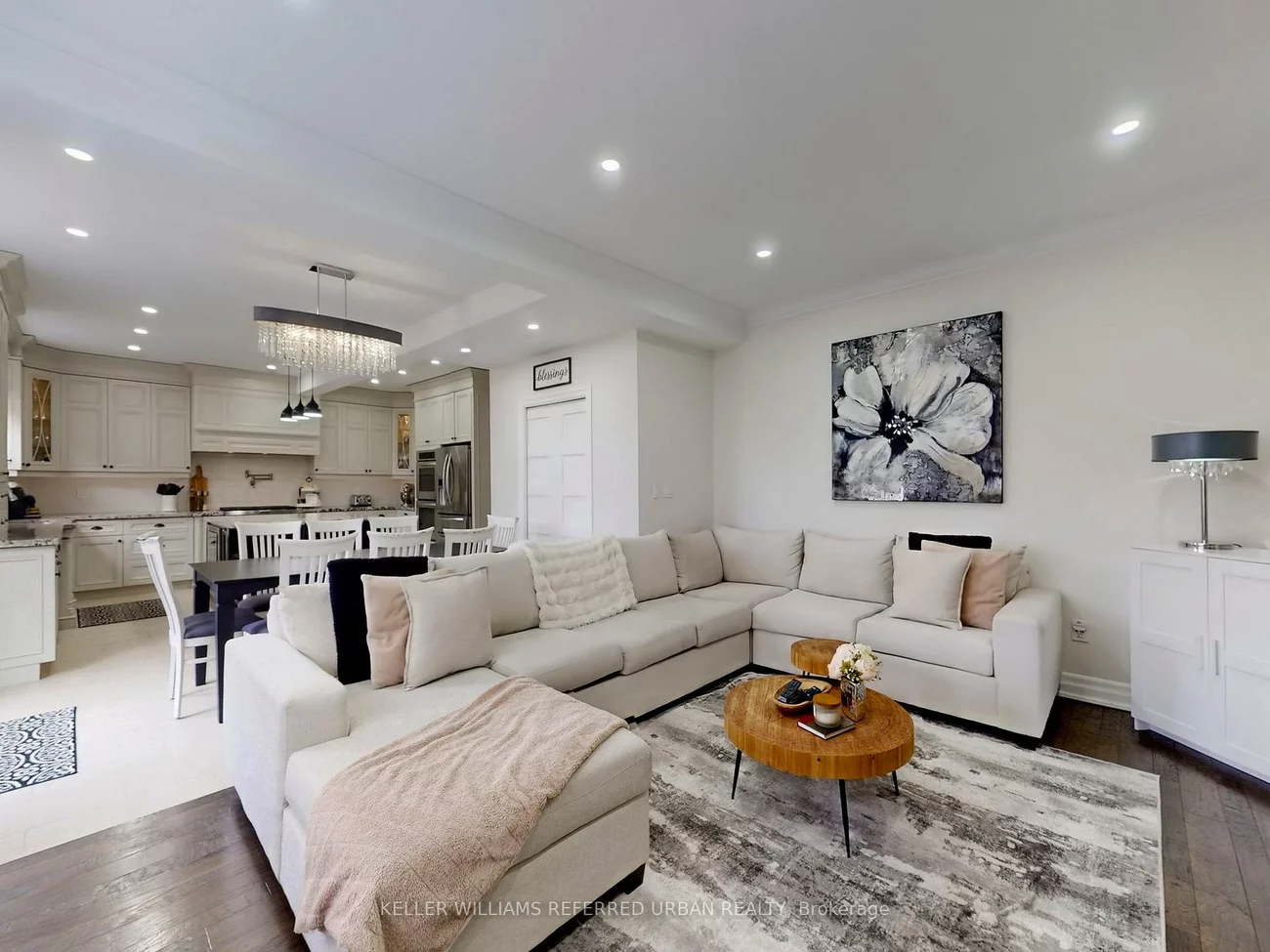 208, Maria Antonia, Vellore Village, Vaughan