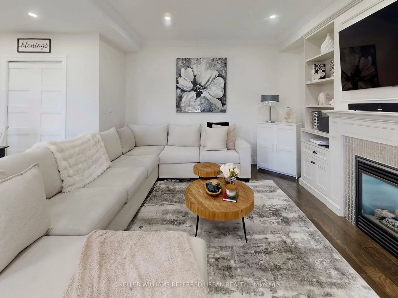 208, Maria Antonia, Vellore Village, Vaughan
