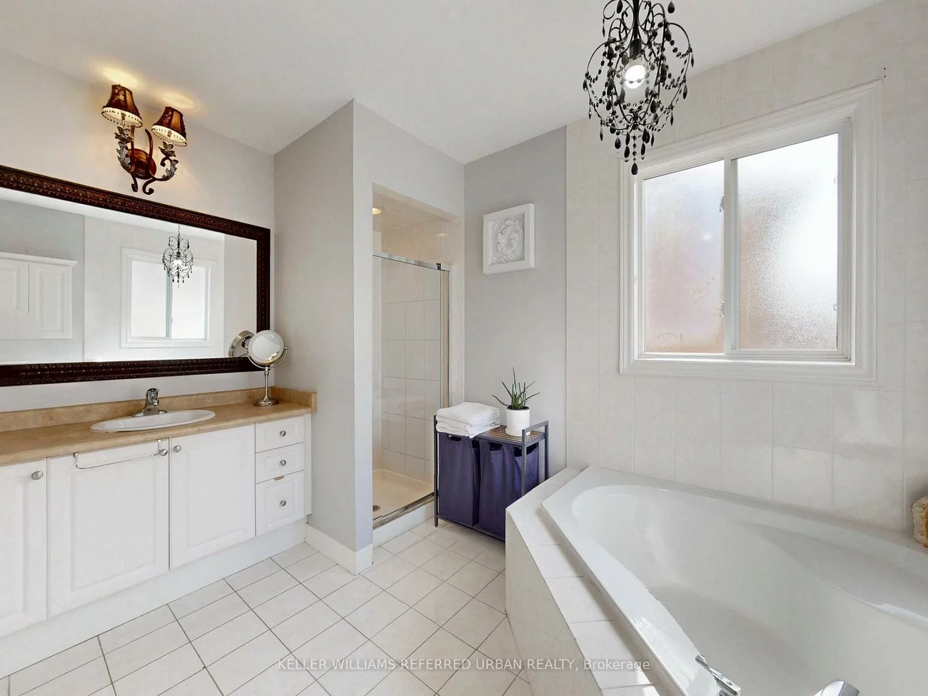 208, Maria Antonia, Vellore Village, Vaughan