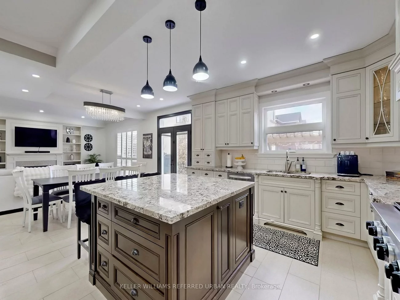 208, Maria Antonia, Vellore Village, Vaughan