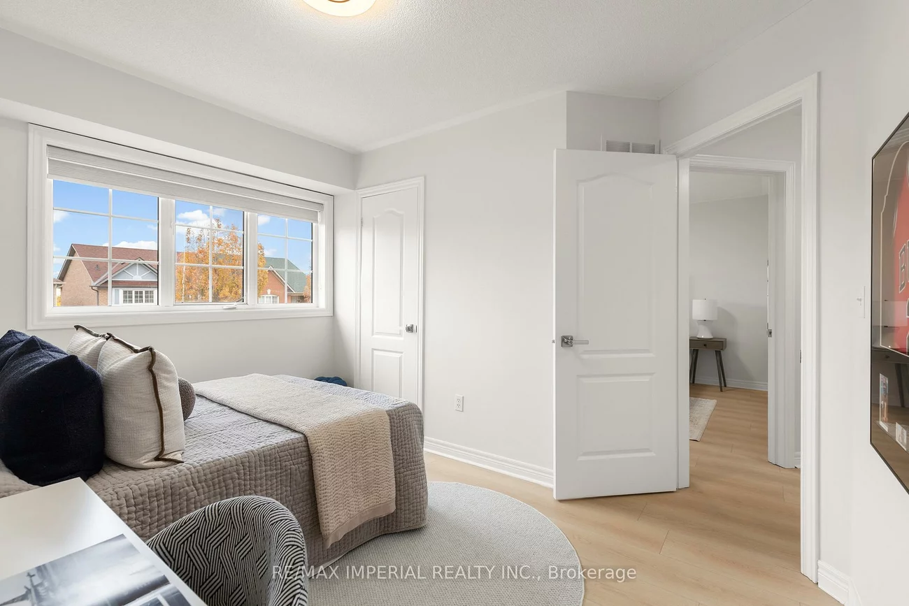 44, Hawkview, Vellore Village, Vaughan