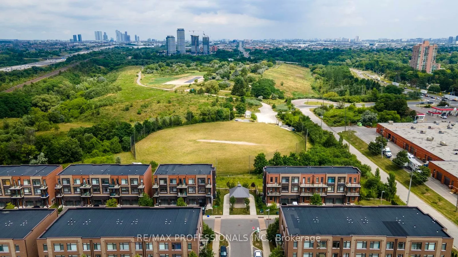 1, Lochlin, Vaughan Grove, Vaughan