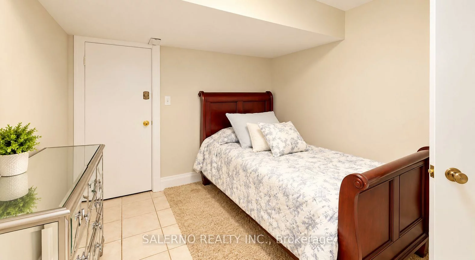 192, Veneto, Vaughan Grove, Vaughan