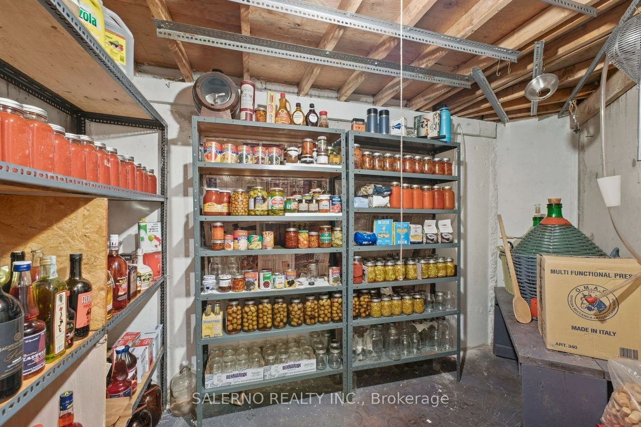 192, Veneto, Vaughan Grove, Vaughan