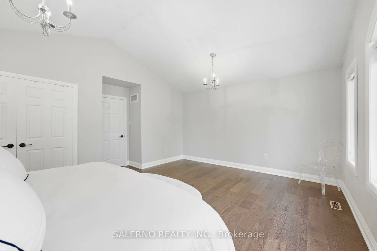 192, Veneto, Vaughan Grove, Vaughan