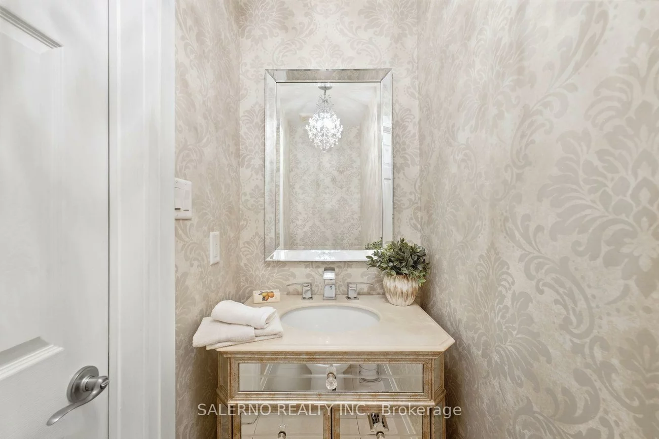 192, Veneto, Vaughan Grove, Vaughan