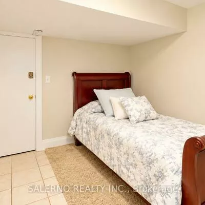 192, Veneto, Vaughan Grove, Vaughan