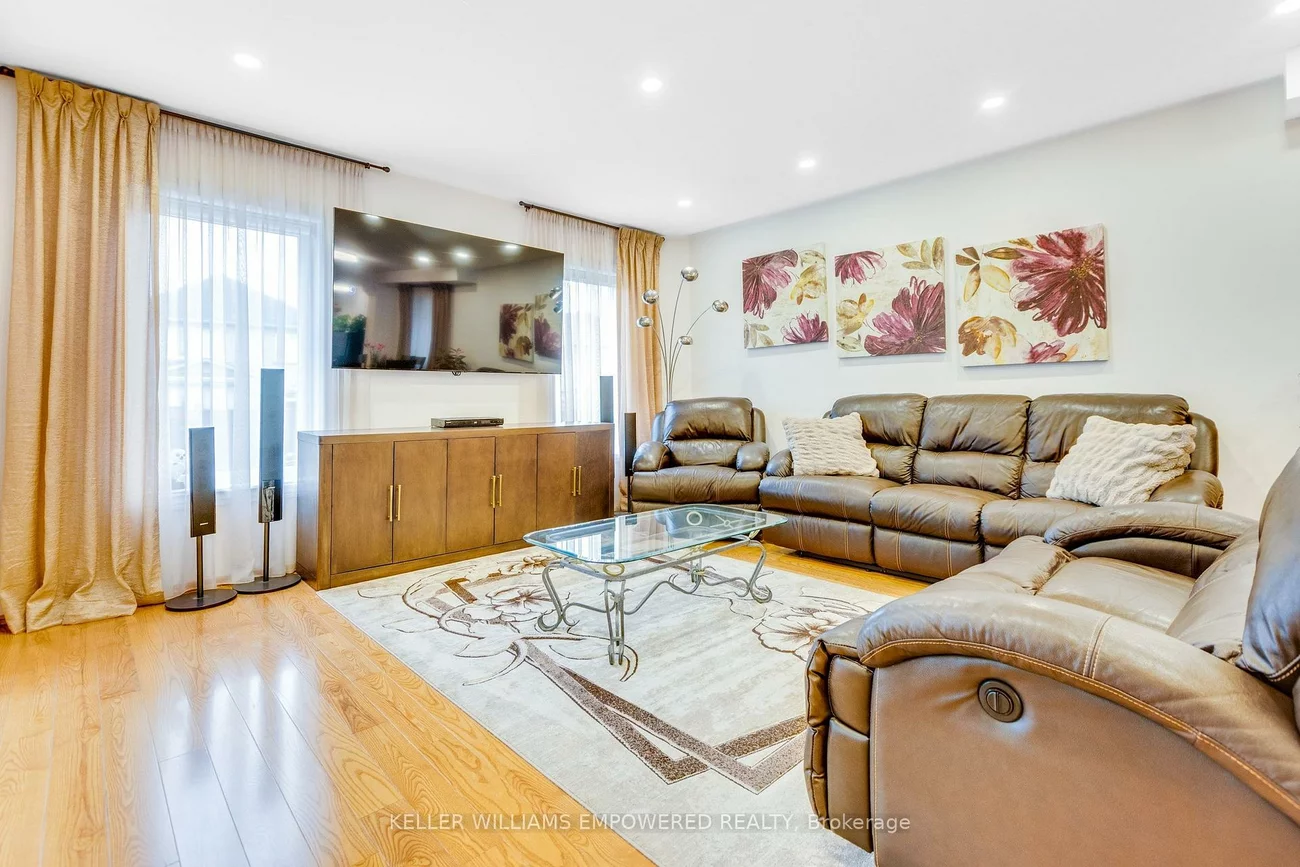 134, Queen Isabella, Vellore Village, Vaughan