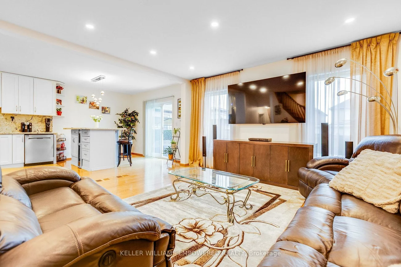 134, Queen Isabella, Vellore Village, Vaughan