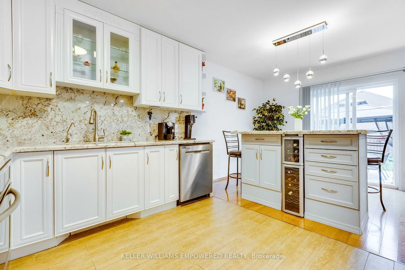 134, Queen Isabella, Vellore Village, Vaughan