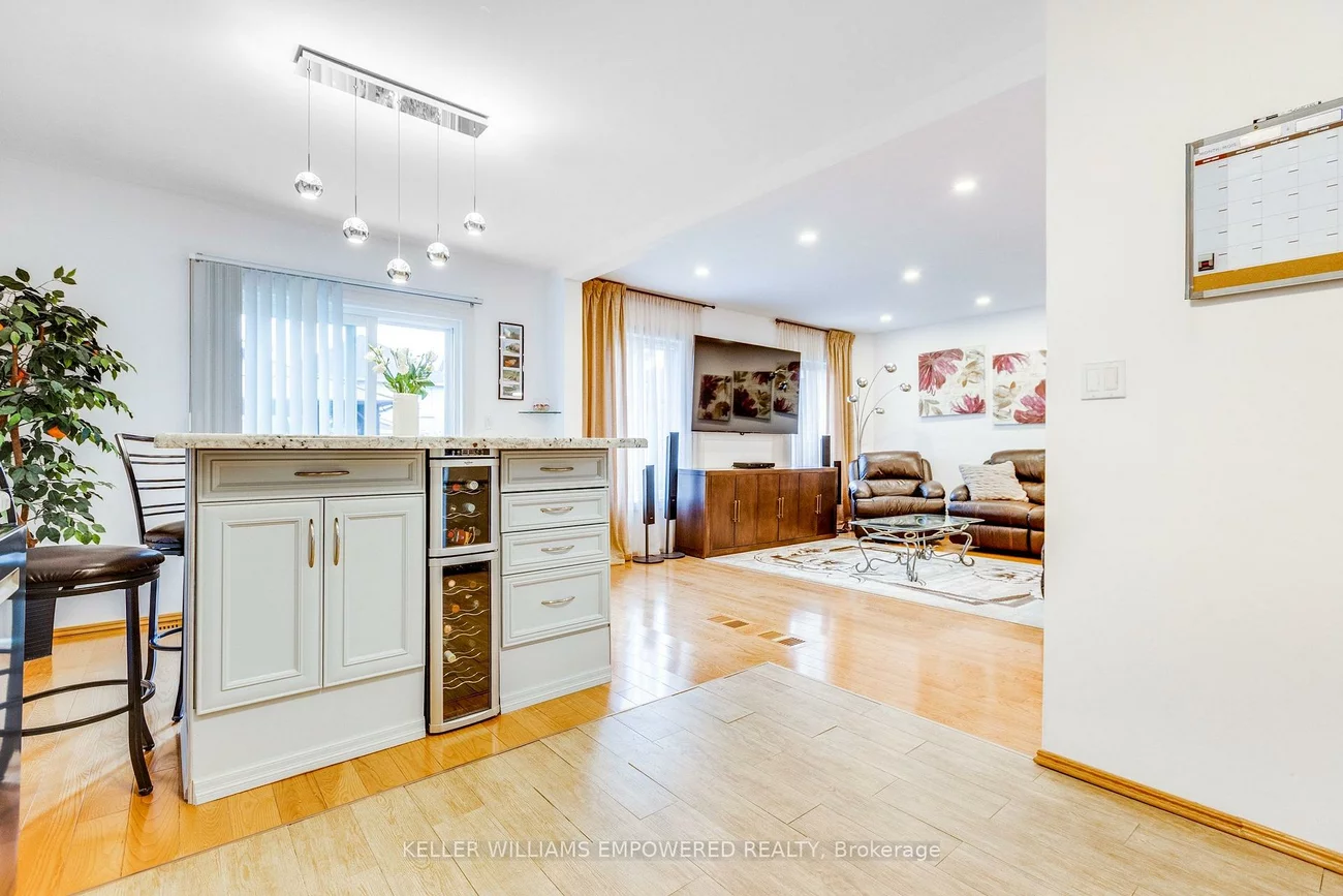 134, Queen Isabella, Vellore Village, Vaughan