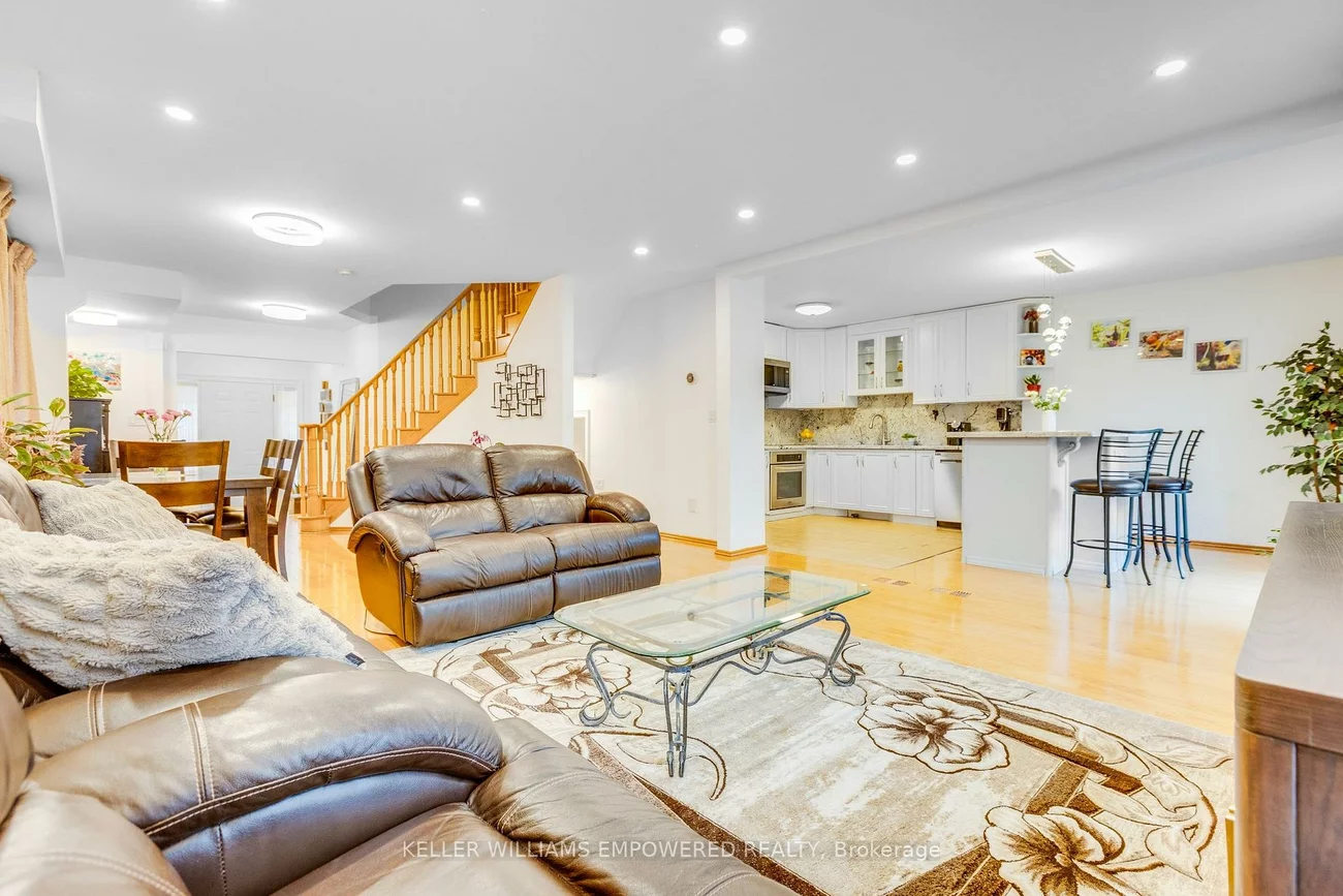 134, Queen Isabella, Vellore Village, Vaughan