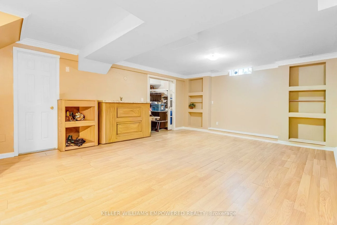 134, Queen Isabella, Vellore Village, Vaughan